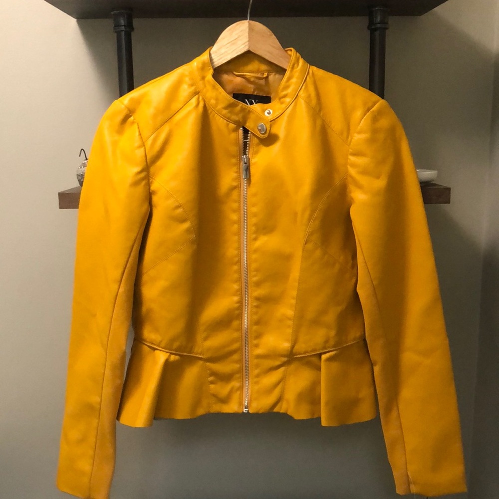 Woman’s brand new NY & C size XS zip up jacket